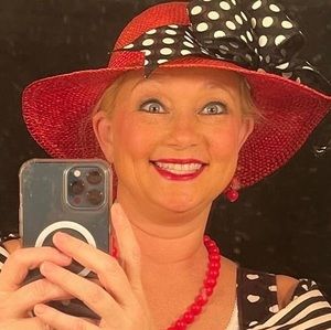 Meet your Posher, Leigh anne